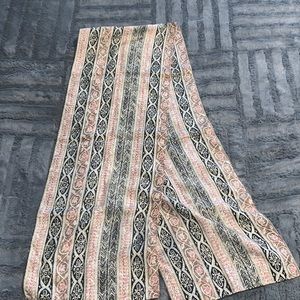 Woman’s shoulder scarf black and rose pattern 100% silk